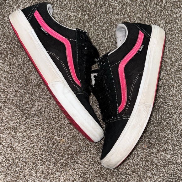 Vans Black and Pink Low-Top Sneakers - Picture 2 of 3
